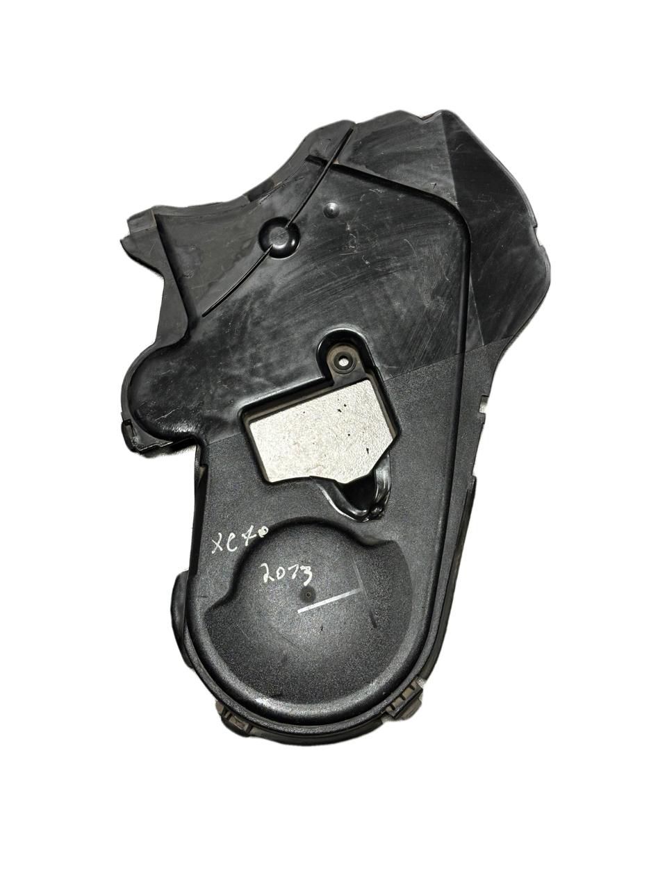 TAPA DE DISTRIBUCION VOLVO 30757900