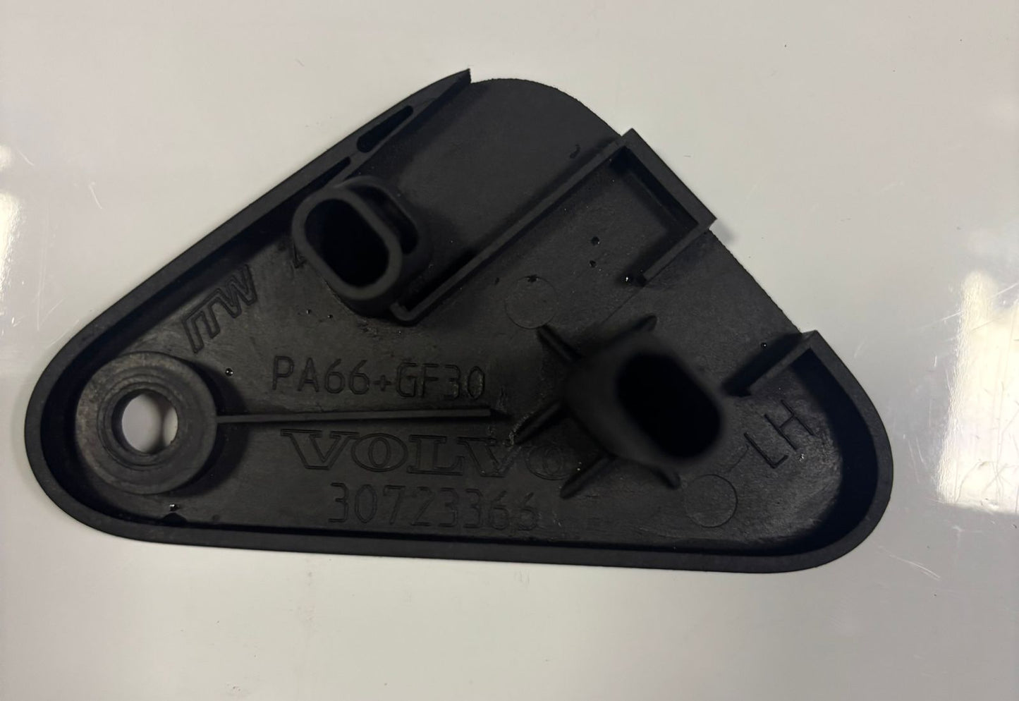 FIJA RADIADOR IZQUIERDO VOLVO  30723366