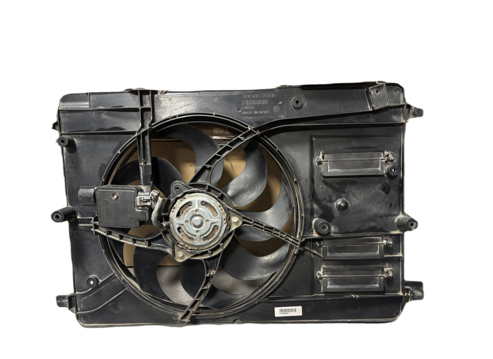 ELECTROVENTILADOR VOLVO 31686809 - PCR AUTOMOTRIZ