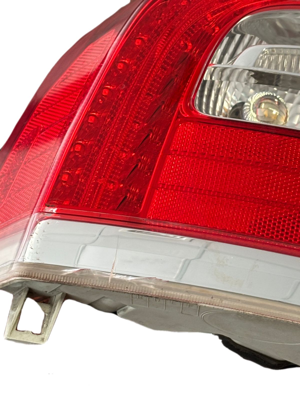 FOCO TRASERO VOLVO XC70 LH