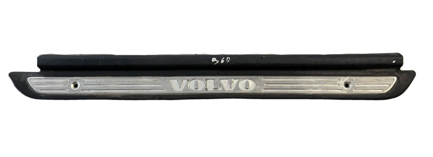 MOLDURA DE UMBRAL DE PUERTA VOLVO RH 30818422 - PCR AUTOMOTRIZ