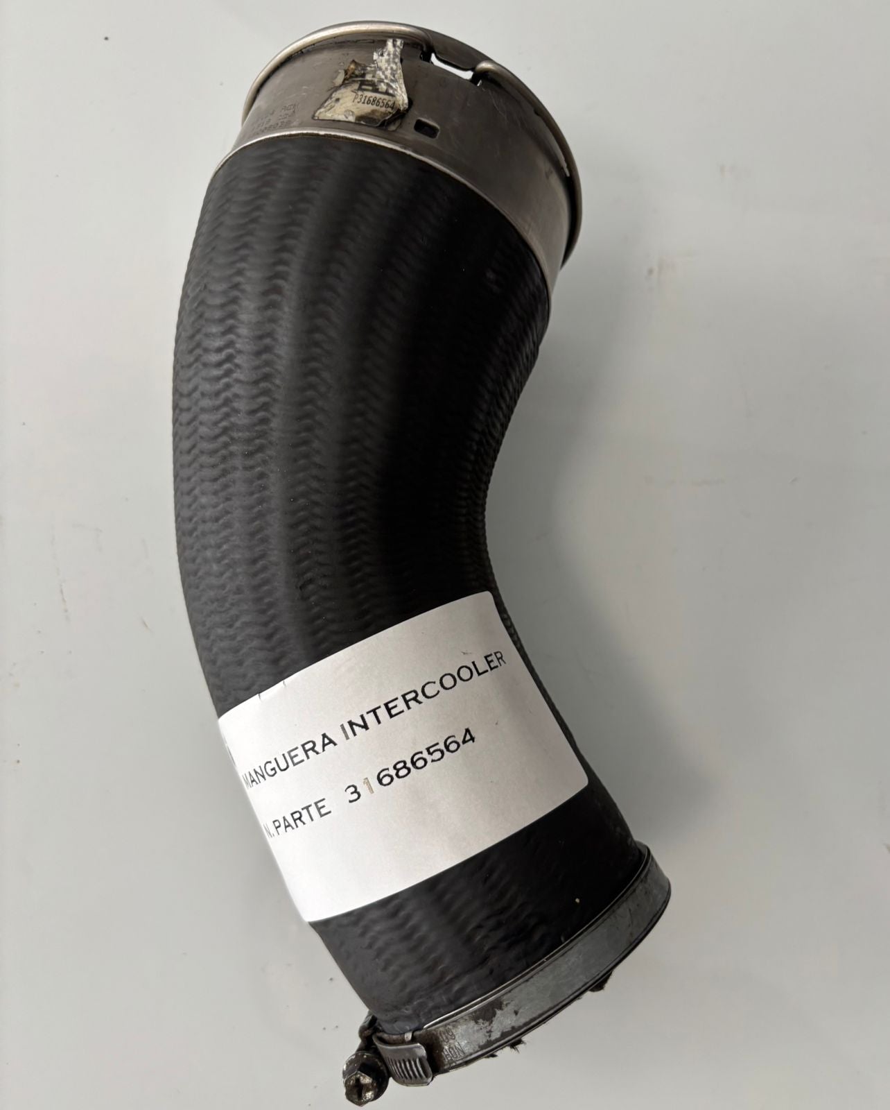 MANGUERA INTERCOOLER 31686564