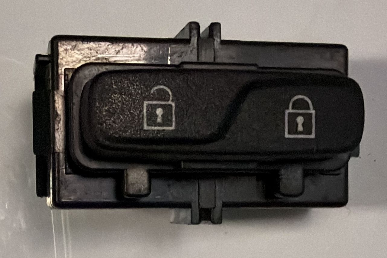 INTERRUPTOR DE PUERTA 31343099