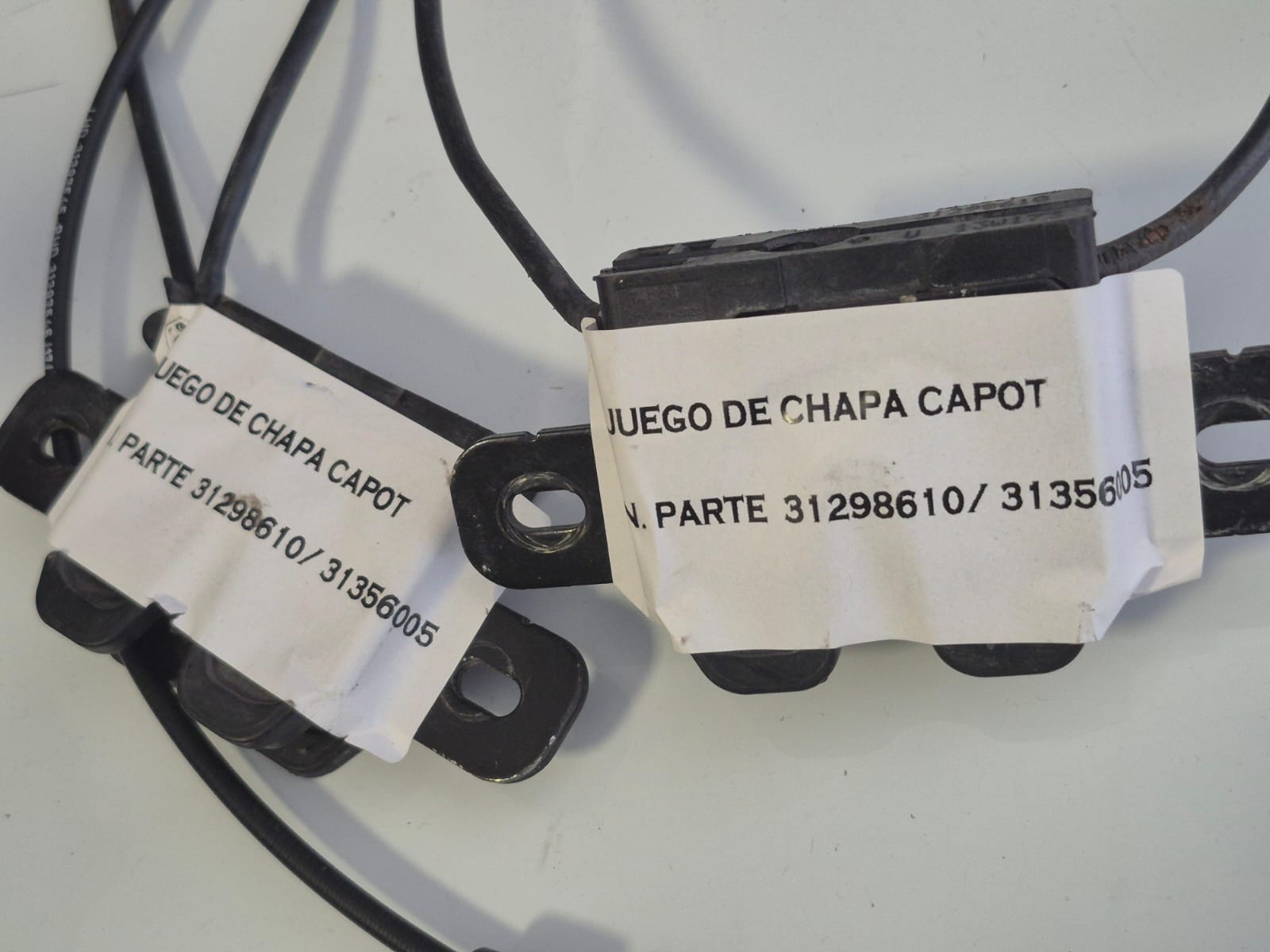 JUEGO DE CHAPA CAPÒ   31298610/ 31356005 - PCR AUTOMOTRIZ