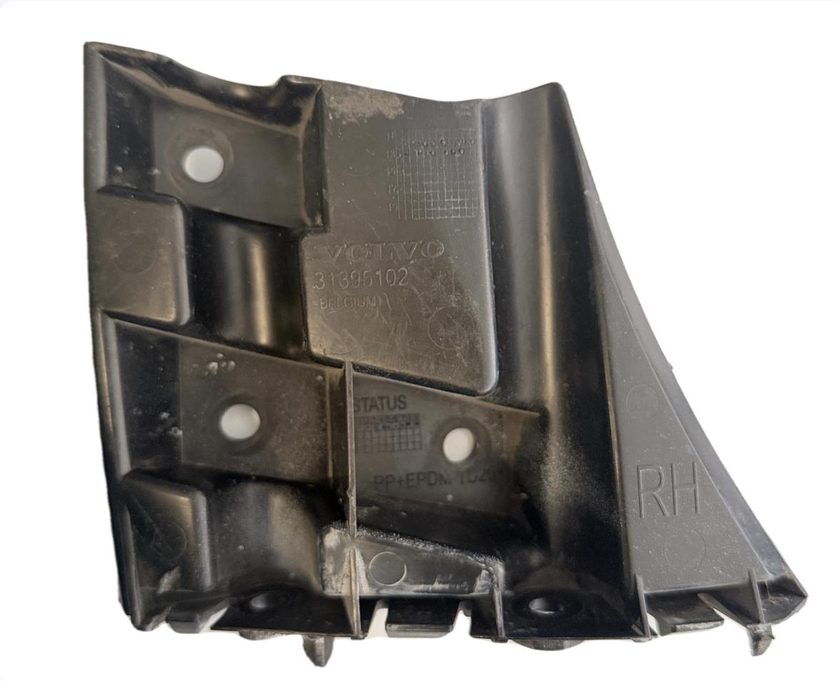 SOPORTE DE PARACHOQUES RH VOLVO V40 31395102 - PCR AUTOMOTRIZ