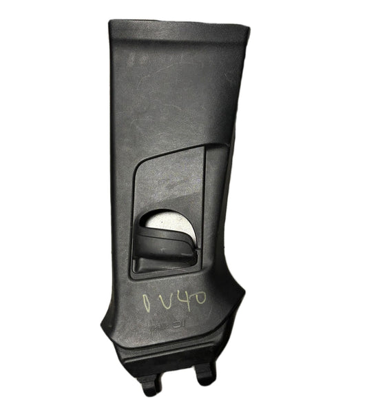 EMBELLECEDOR DE PILAR VOLVO RH 31307225 - PCR AUTOMOTRIZ